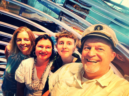 Fische in den Bergen mit Posaune